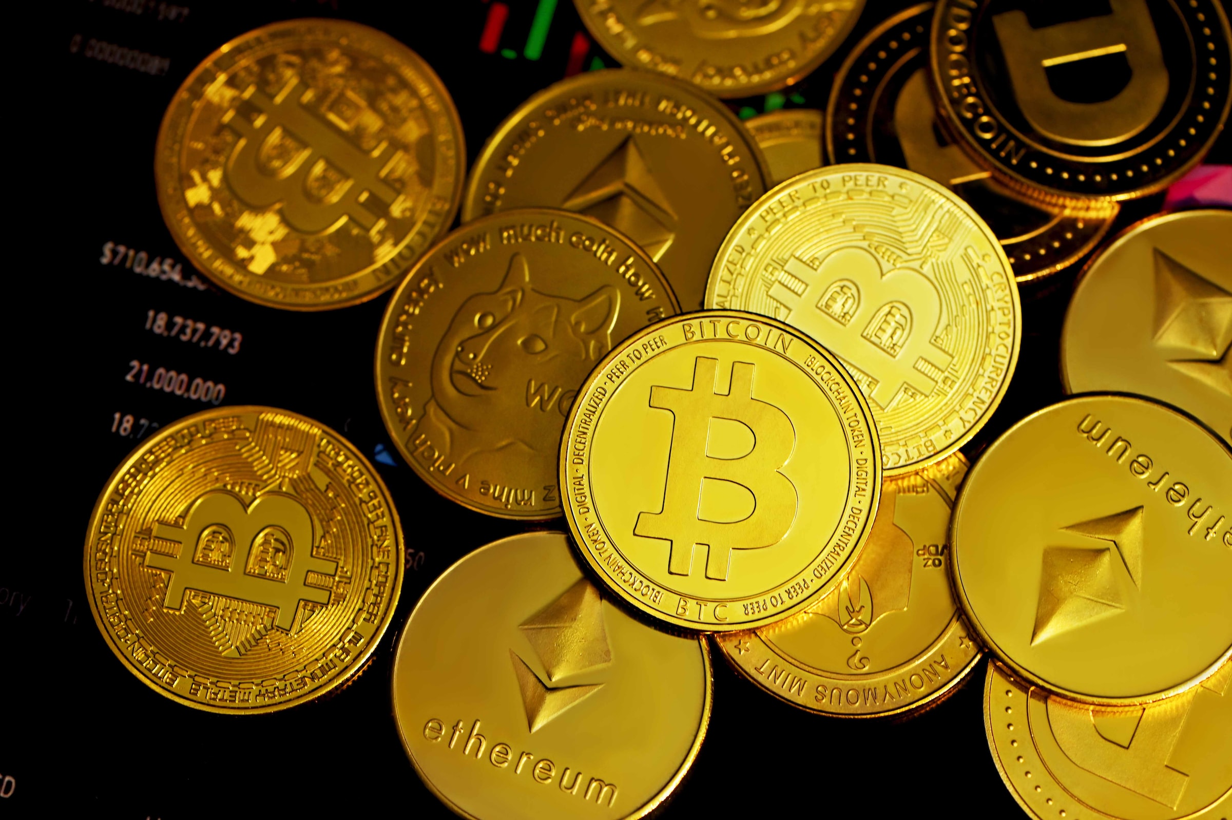 gold bitcoin cryptocurrency coin