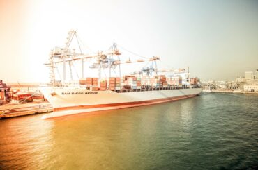 Stocks Pressured by US Trade Uncertainty - Verified by FangWallet