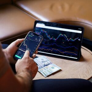 Best Online Brokers In Canada for 2025 - Verified by FangWallet