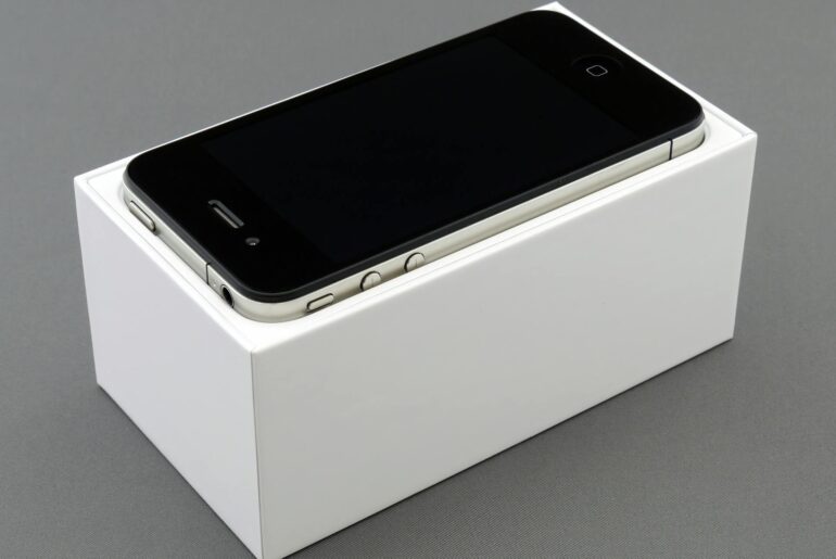 apple-has-classified-these-two-iphones-as-vintage-and-what-that-means