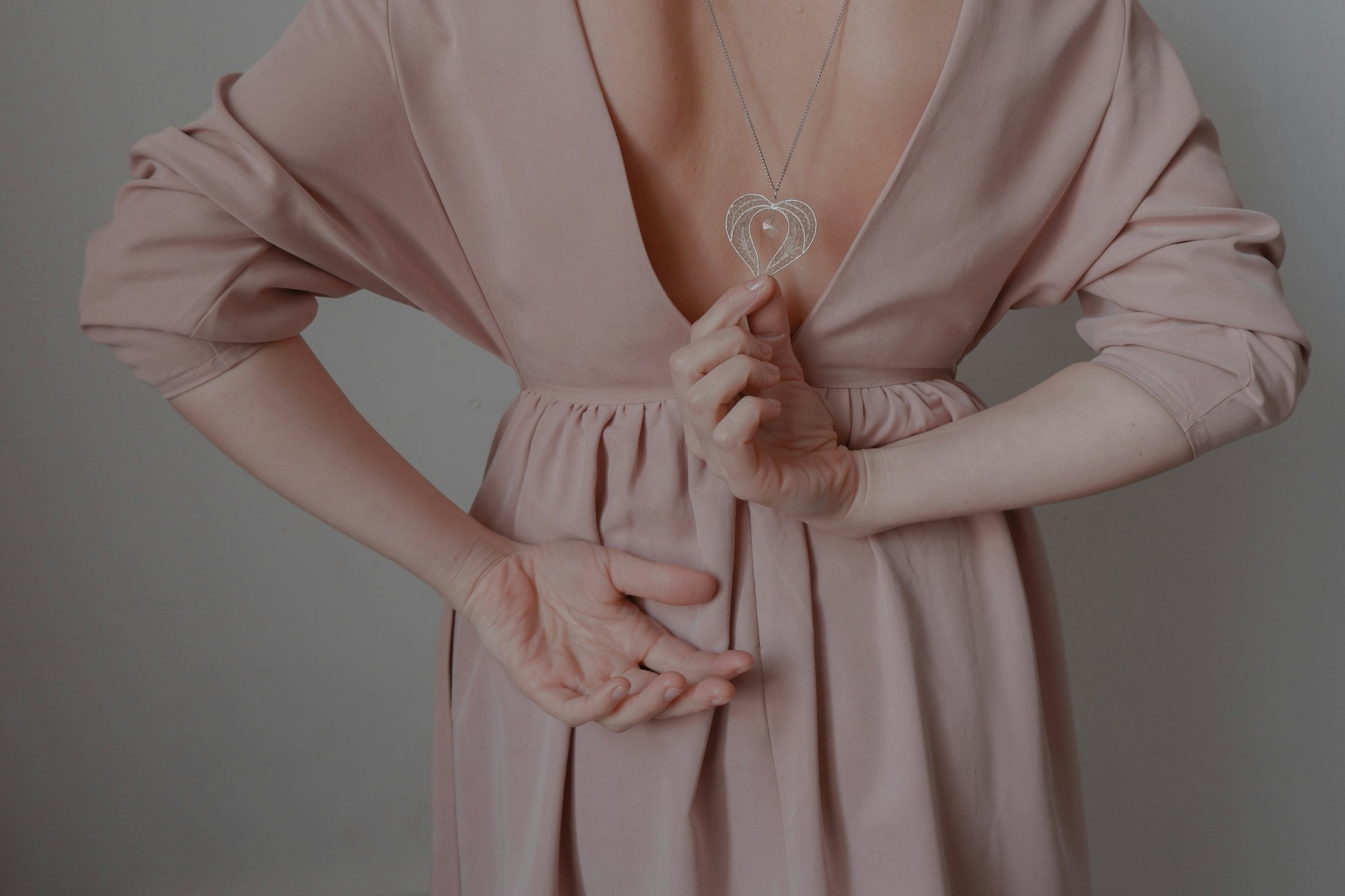 What Should You Look For When Purchasing Women’s Dresses Online? dress