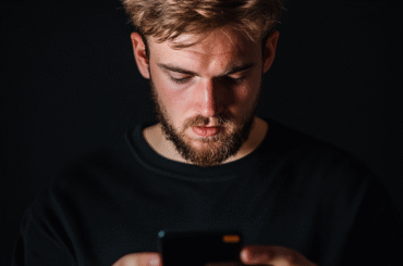 the-sneaky-ways-social-media-is-sabotaging-your-bank-account
