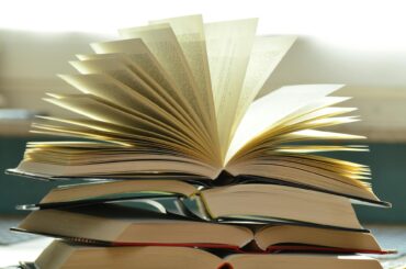 Top 7 Must-Read Investment Books for Beginners to Build Wealth - Verified by FangWallet