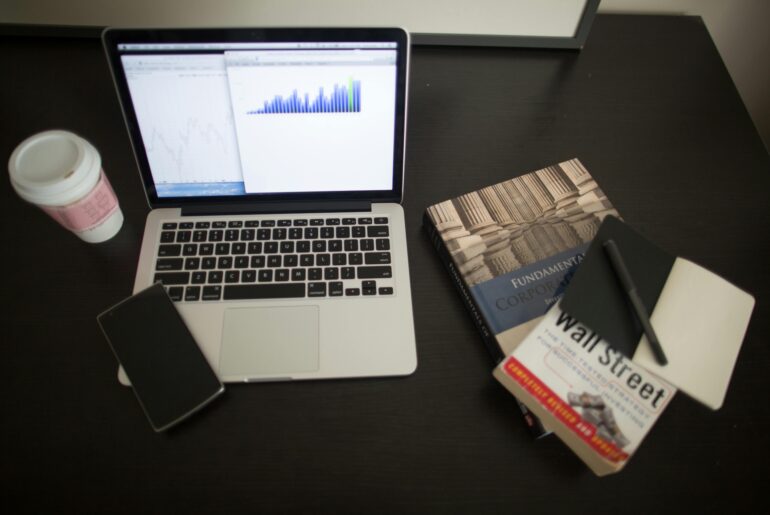 How Investors Can Benefit from Accounts Receivable Financing - Verified by FangWallet